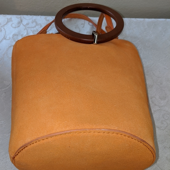 MANGO MNG BURNT ORANGE BUCKET SHOULDER BAG - Picture 3 of 6